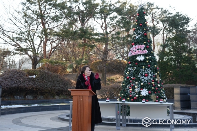 성탄트리 기증식에서 성탄트리의 의미를 설명하는 백인자 총장. /사진=한세대