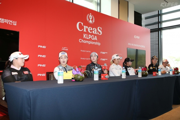 크리스 F&C 제41회 KLPGA 챔피언십 공식 기자회견에 참석한 선수들 왼쪽부터 장하나,김아림,배선우,이정은6,조아연,오지현,최혜진