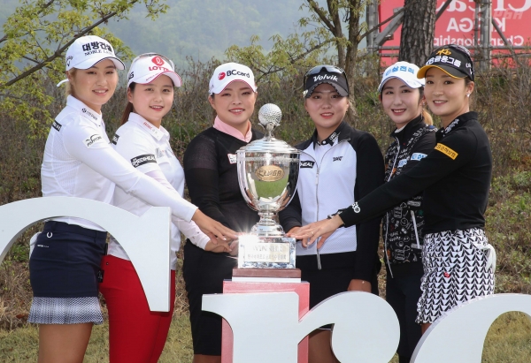 크리스 F&C 제41회 KLPGA 챔피언십 공식 포토콜에서 포즈 취하는 이정은6,최혜진,장하나,조아연,배선우 ,오지현