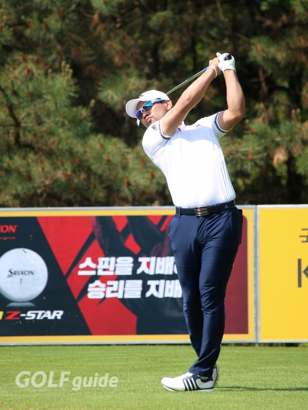 KB금융 리브챔피언십 1R Junseok LEE 아이언 티 샷